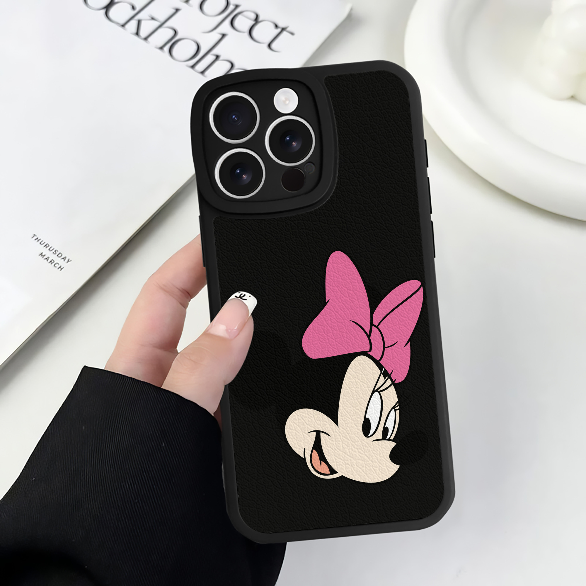 （画像用） ミッキーマウス Mickey Mouse 【iPhone 16シリーズ対応】シリコンスマホケース（レザー調） 材質：シリコン